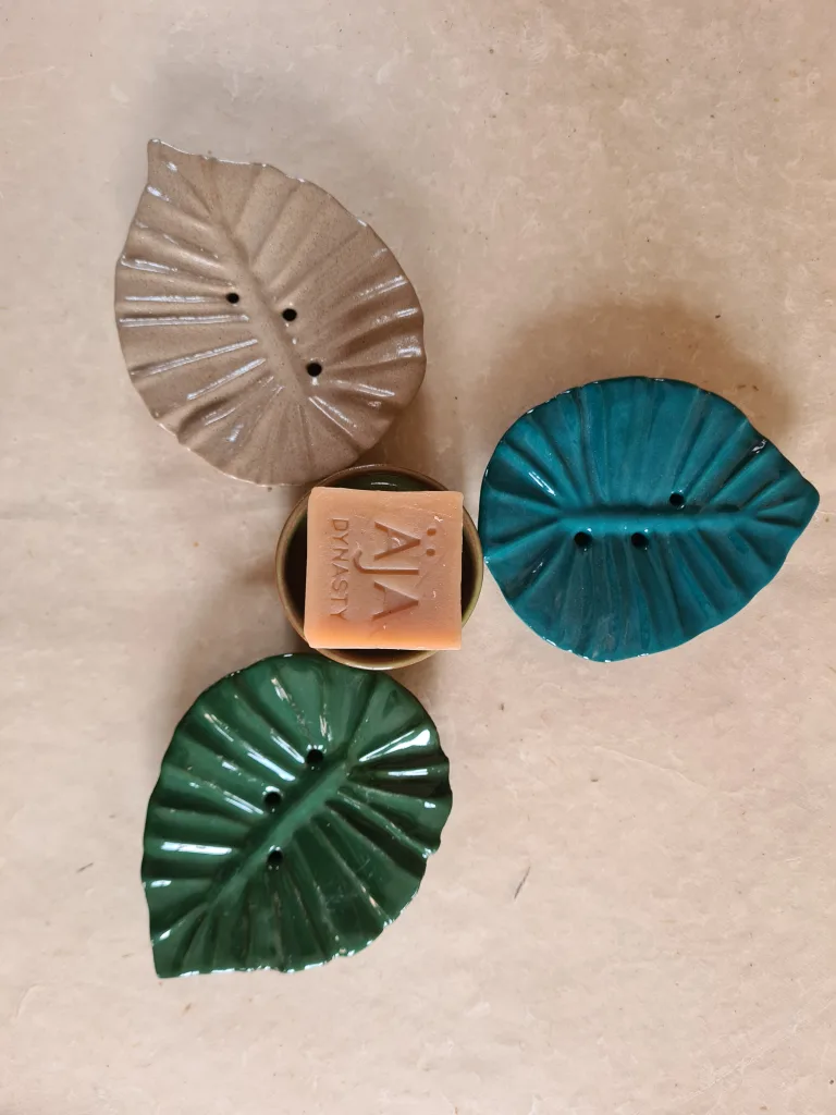 Lhaa: Soap holder