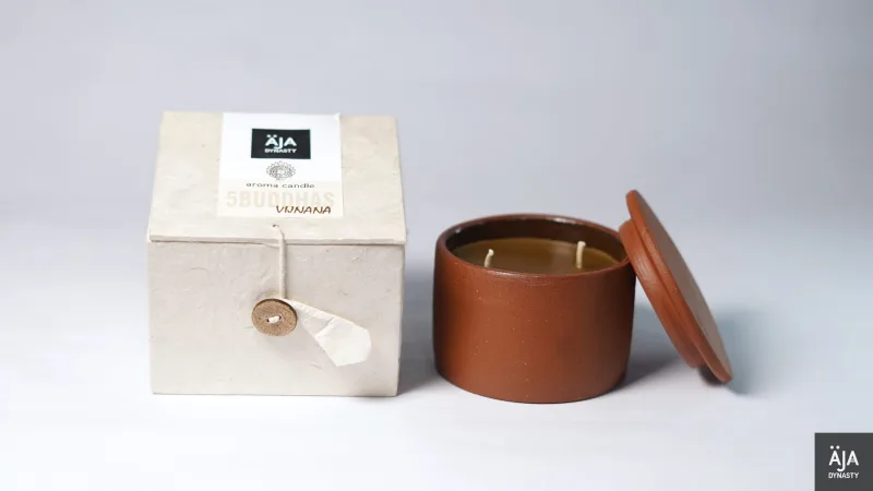 Vijnana eucalyptus candle